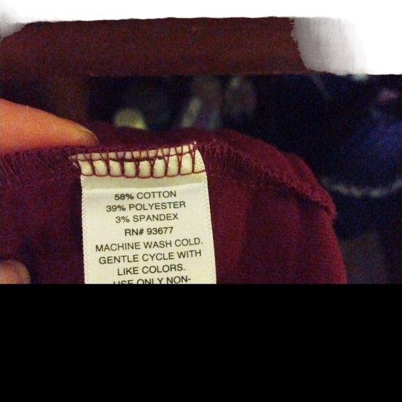 Liz Claiborne Wine Red Ribbed Button Shoulder 3/4 Sleeved Top S - Picture 7 of 7